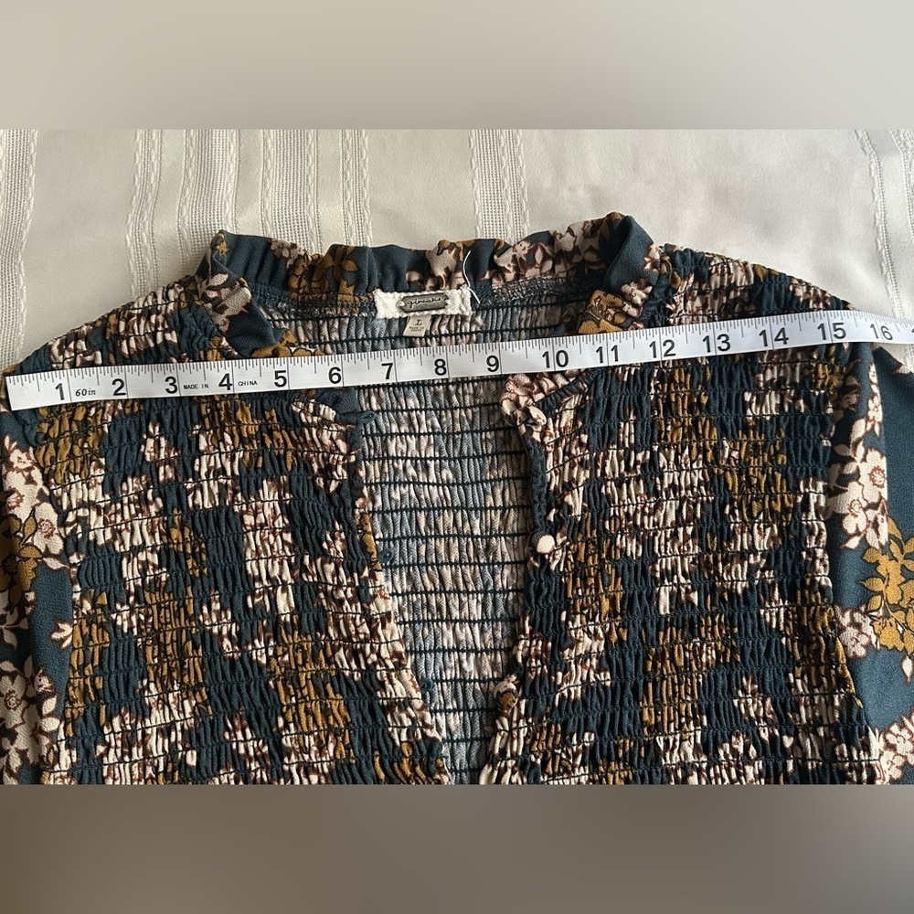 Gimmicks by BKE Floral Smocked Blouse in Teal and Brown - Picture 8 of 16